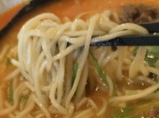 麺は細めのストレート麺！