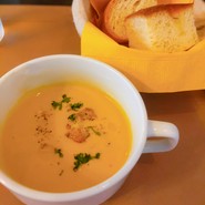 ランチ　かぼちゃのスープと美味しかったパン