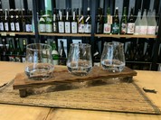 呑み比べセット　1,200 円　プチおつまみがついてお得！