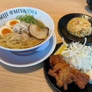 味玉広島ラーメン 唐揚げ炒飯セット