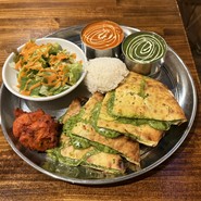 アジアンダイニング　ヤミー