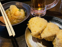 お通しとマグロのレアカツ