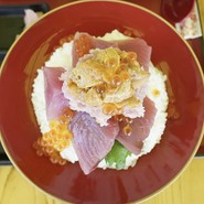 マグロ雲丹いくら丼