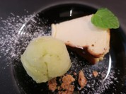 バスク風チーズケーキとキウイフルーツのシャーベット