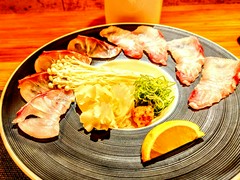 贅沢鮮魚のしゃぶしゃぶ幻の花弁茸と共に。