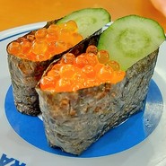 人気のイクラ軍艦寿司