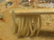 麺は細めのストレート麺！