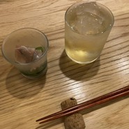 付け出しとノンアルコール梅酒 (メニュー名はInstagramより)