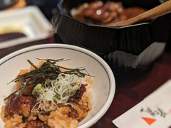 次は薬味と、最後にお出汁をかけて