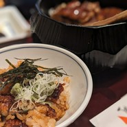 次は薬味と、最後にお出汁をかけて