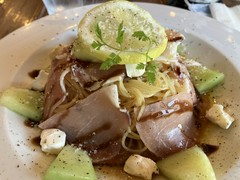 生ハムとメロンとチーズの冷製スパゲティ
