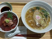マグロ丼ラーメン1300円！