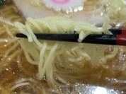 麺は細めのストレート麺！
