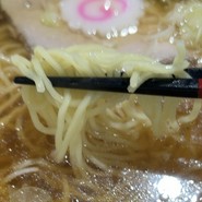 麺は細めのストレート麺！