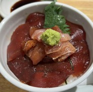 こちらはマグロ丼！