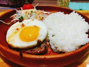人気の目玉焼きハンバーグ