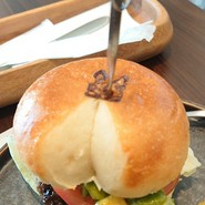 アボカドバーガー。バンズがコギけつです😆