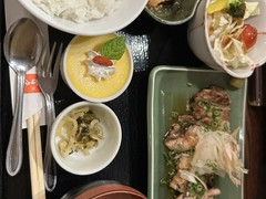 JQカード提示でプリンサービスあり。ご飯は少なめリクエストしてます。因みに大盛り無料です。