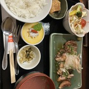 JQカード提示でプリンサービスあり。ご飯は少なめリクエストしてます。因みに大盛り無料です。
