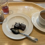 コーヒー、チョコケーキ、チョコムース、ブドウゼリー