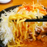 ネギ味噌ラーメン麺リフト