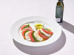 静岡産オリーブオイルのカプレーゼ
