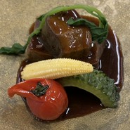 吉池旅館定番の牛タン味噌煮込み！