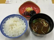 コシヒカリに赤出汁味噌汁！