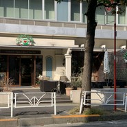 アースカフェ 代官山 （Urth Caffe）