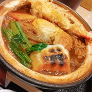 みそ鍋きしめん(天ぷら、もち入り)