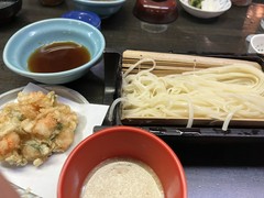 〆の稲庭うどんとかき揚げ