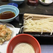 〆の稲庭うどんとかき揚げ