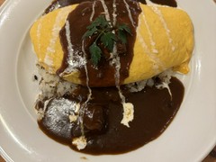 ビーフシチューオムライス