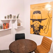 ２F上がってすぐ。とてもおしゃれです。