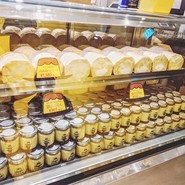 ショーケースにはこだわりプリンがたくさん！