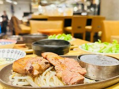 Tボーンステーキとジンギスカン食べ比べ