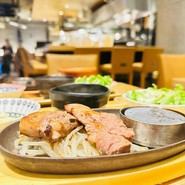Tボーンステーキとジンギスカン食べ比べ