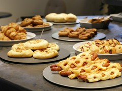 焼き立てパンも販売