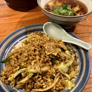 ドライカレー炒飯とワンタン（小）