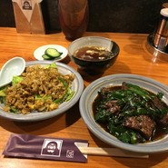 レバニラ炒めと半ドライカレー炒飯