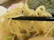 もちもち食感の縮れ麺！