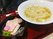 羽田空港第3ターミナル、エアポートガーデンのフードコートの極 塩ラーメン！美しいラーメンってやつです