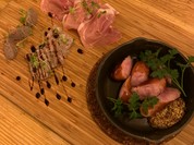 くるみと干しぶどうのテリーヌ、生ハム、鶏のレーバーパテ、ソーセージ