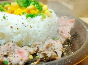 一番人気のビーフペッパーライス！ジュージューまぜまぜジャンクな肉料理。牛丼よりこっちが好き！