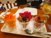 岐阜人参のラぺサラダ オレンジ風味、岐阜ポーク自家製田舎風パテ、岐阜チキン自家製スモークチキン