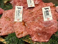 神戸牛焼肉＆生タン料理　舌賛ZESSAN　大手町店