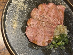 黒毛和牛とホルモン焼　DORA