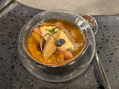 香箱蟹のジュレにミニオムレツを載せて