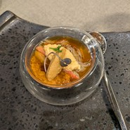 香箱蟹のジュレにミニオムレツを載せて