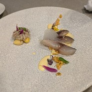 関さばの燻製と鯖の味噌煮を黒大根の薄切りに詰めて